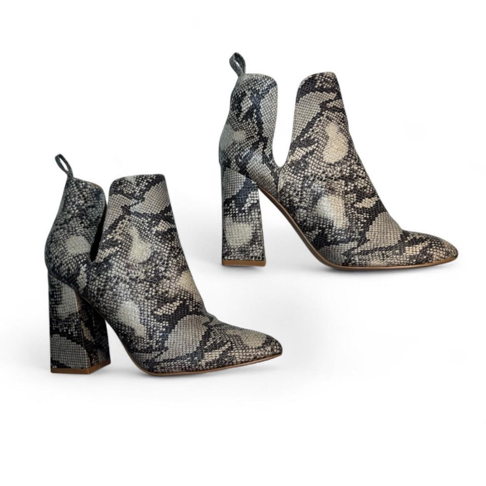 Cape Robbin Black and‎ Gray Snake Print Heeled Boots